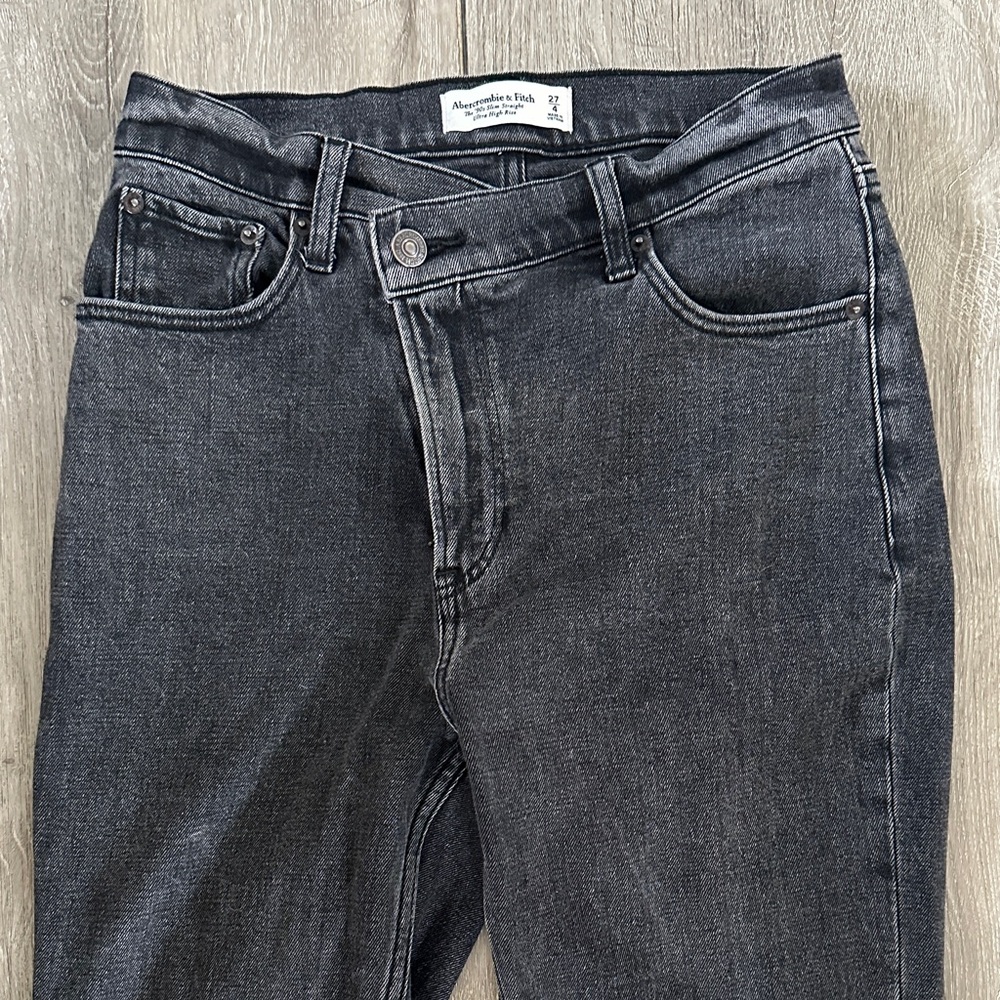Abercrombie 90’s slim straight leg ultra high rise